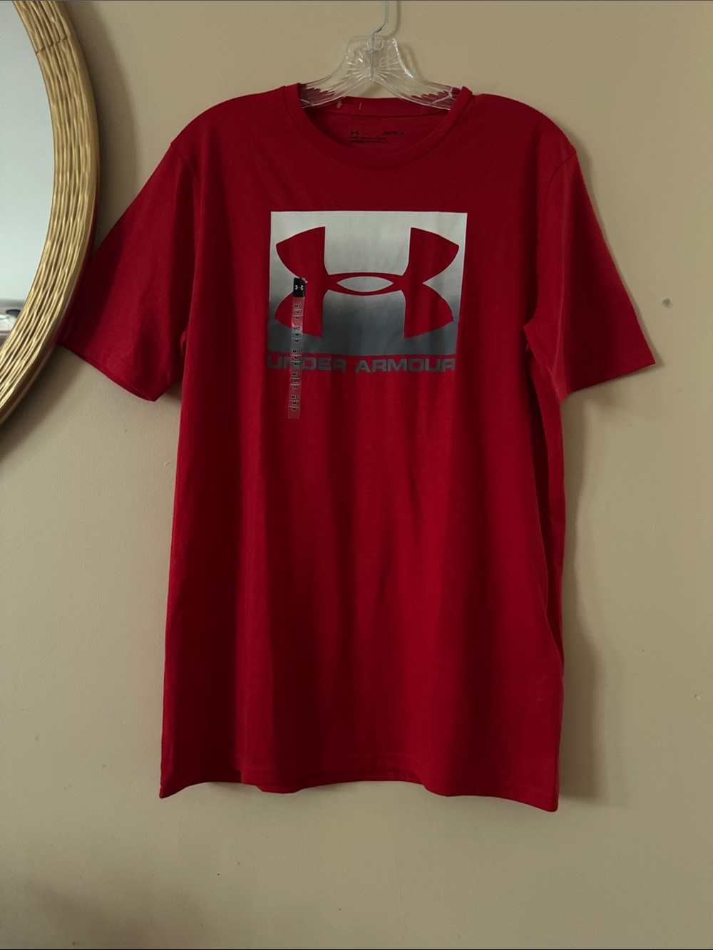 Under Armour Red Short-Sleeve Tee with Silver Logo Box size M